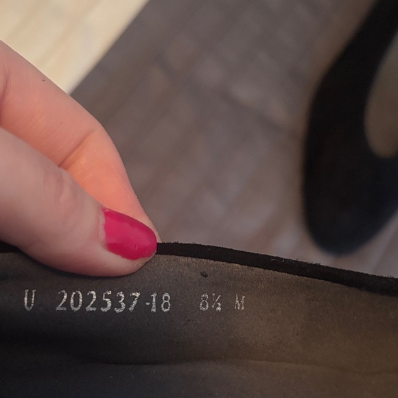 Stuart Weitzman Black Suede chunkier heal size 8.5 - Picture 3 of 12